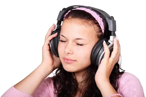 100 Easy English Listening Lessons For Beginners